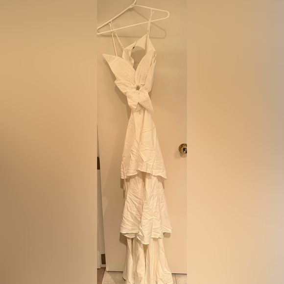 Elegant White Ruffled Dress - Picture 1 of 3